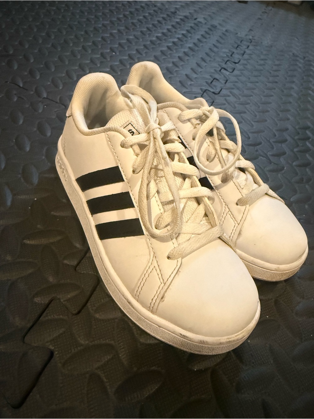 Adidas superstar foundation sneaker, kids size 1